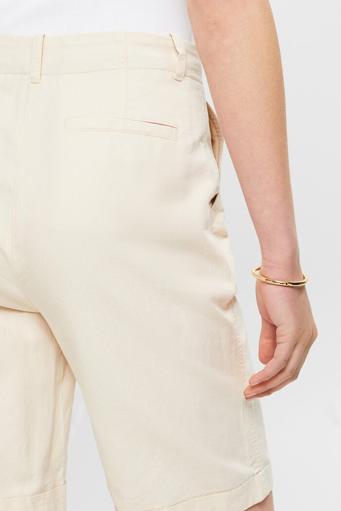 Šortky s kalhotovým rozparkem na knoflíky, CREAM BEIGE, detail image number 3