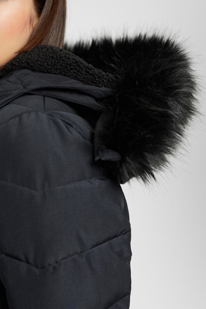 Prošívaná bunda s kapucí z imitace kožešiny, BLACK, detail image number 0