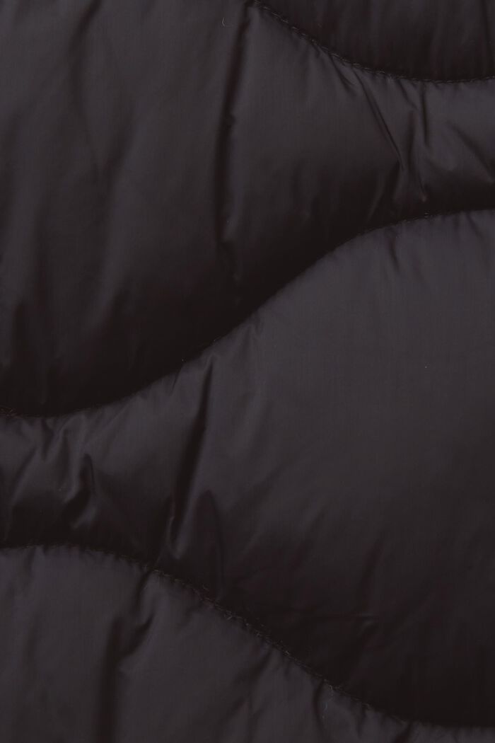 Z recyklovaného materiálu: prošívaná vesta s kapucí, BLACK, detail image number 5