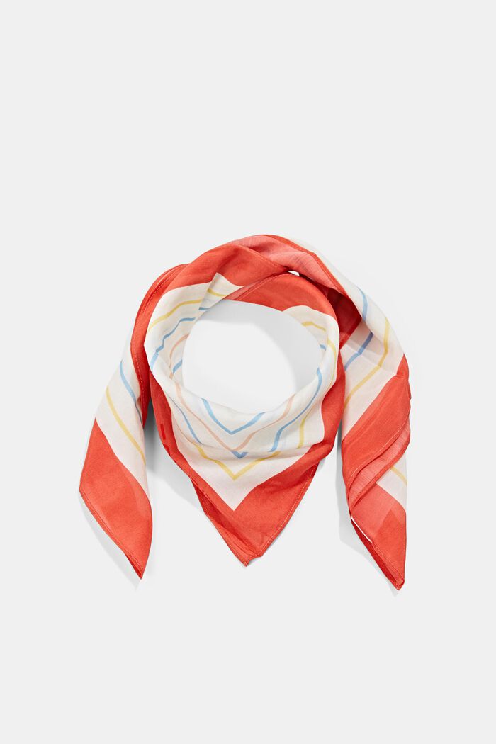 S hedvábím: šátek s grafickým vzorem
