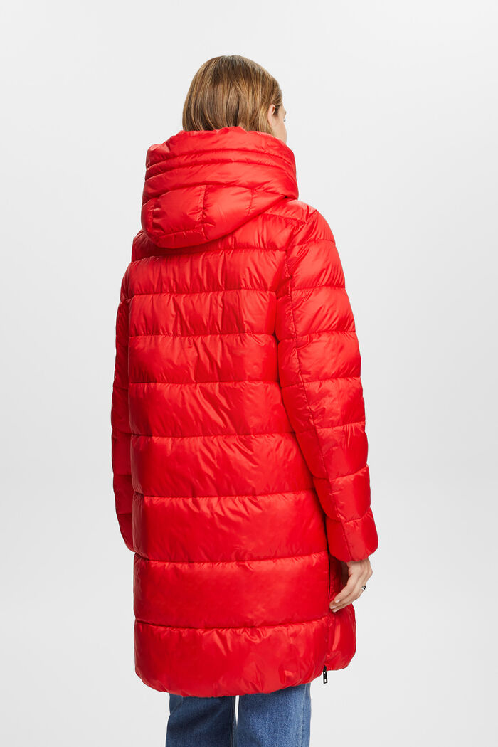 Z recyklovaného materiálu: péřový kabát s kapucí, RED, detail image number 3