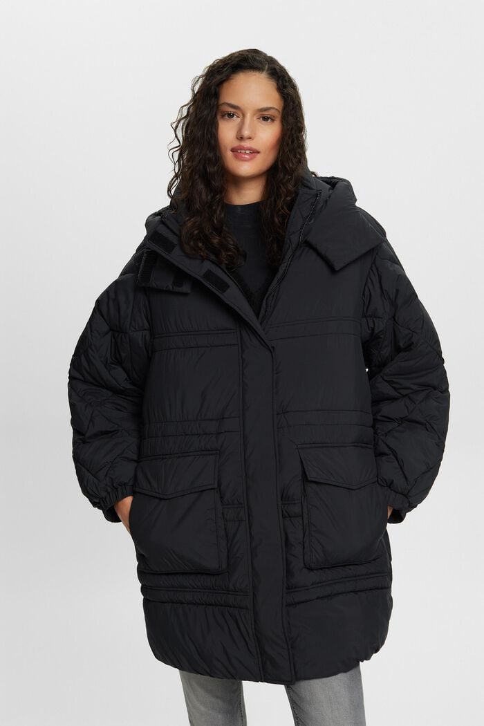Z recyklovaného materiálu: Prošívaný kabát s kapucí, BLACK, detail image number 0