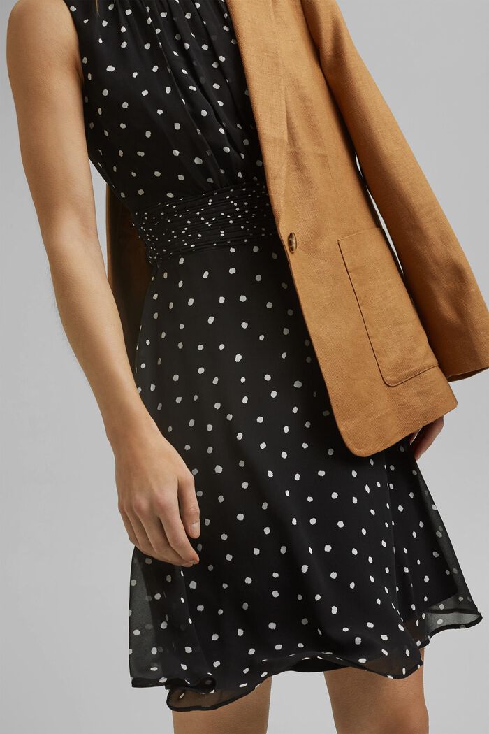 Z recyklovaného materiálu: šifonové šaty s nařaseným pasem, BLACK, detail image number 3