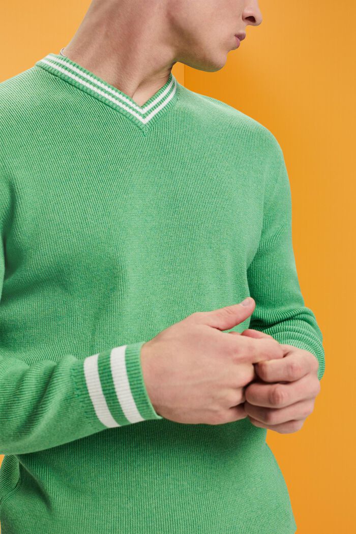 Bavlněný pulovr, špičatý výstřih, udržitelná bavlna, GREEN, detail image number 2