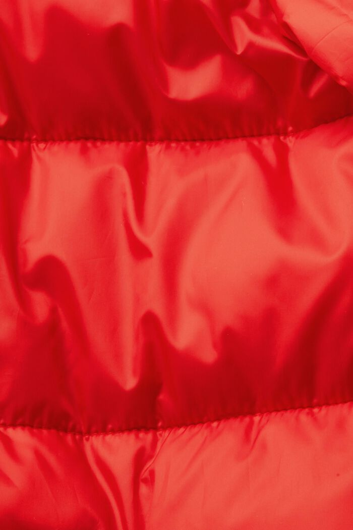 Z recyklovaného materiálu: péřový kabát s kapucí, RED, detail image number 4