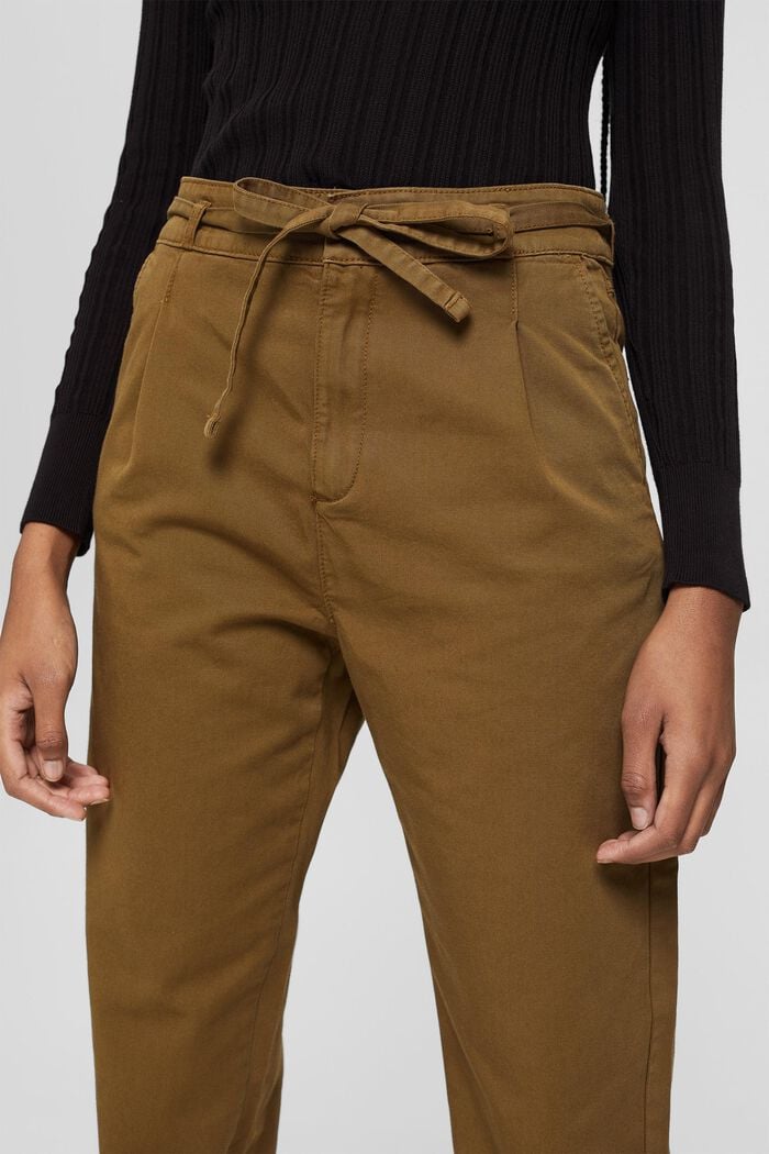 Kalhoty se sklady v pase s opaskem, z bavlny pima, KHAKI GREEN, detail image number 0