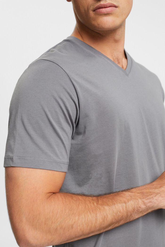 Tričko se špičatým výstřihem, z udržitelné bavlny, DARK GREY, detail image number 0