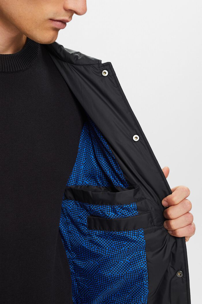 Z recyklovaného materiálu: lehká prošívaná bunda, BLACK, detail image number 2