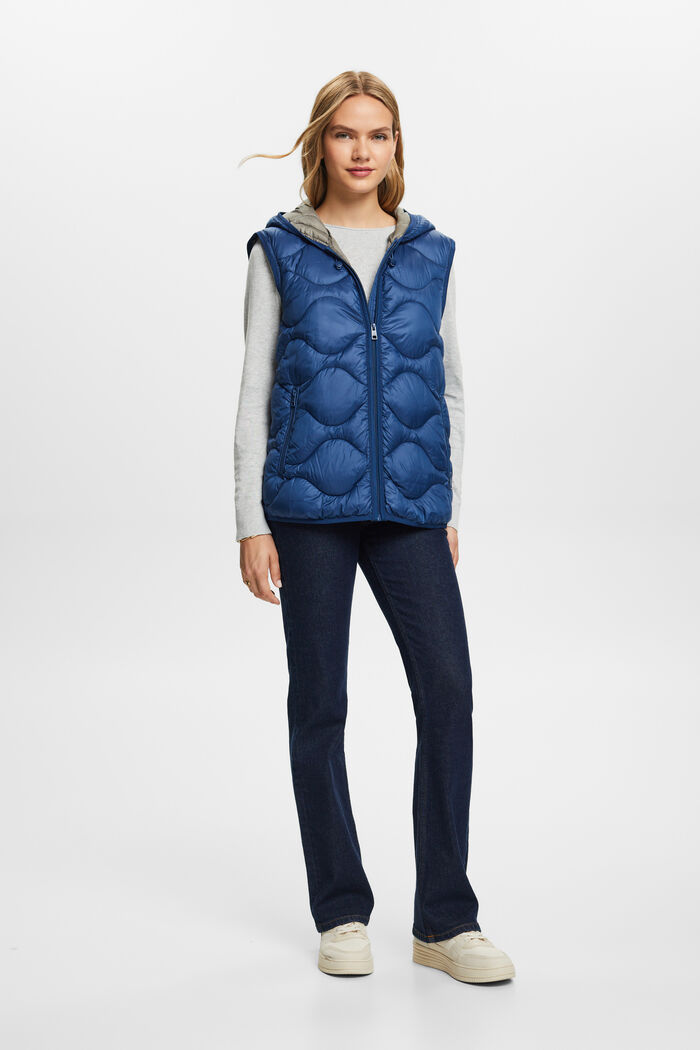 Z recyklovaného materiálu: prošívaná bunda s kapucí, kterou lze proměnit na vestu, GREY BLUE, detail image number 5