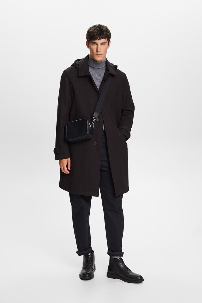 Z recyklovaného materiálu: zateplený kabát s odepínací kapucí, BLACK, detail image number 1