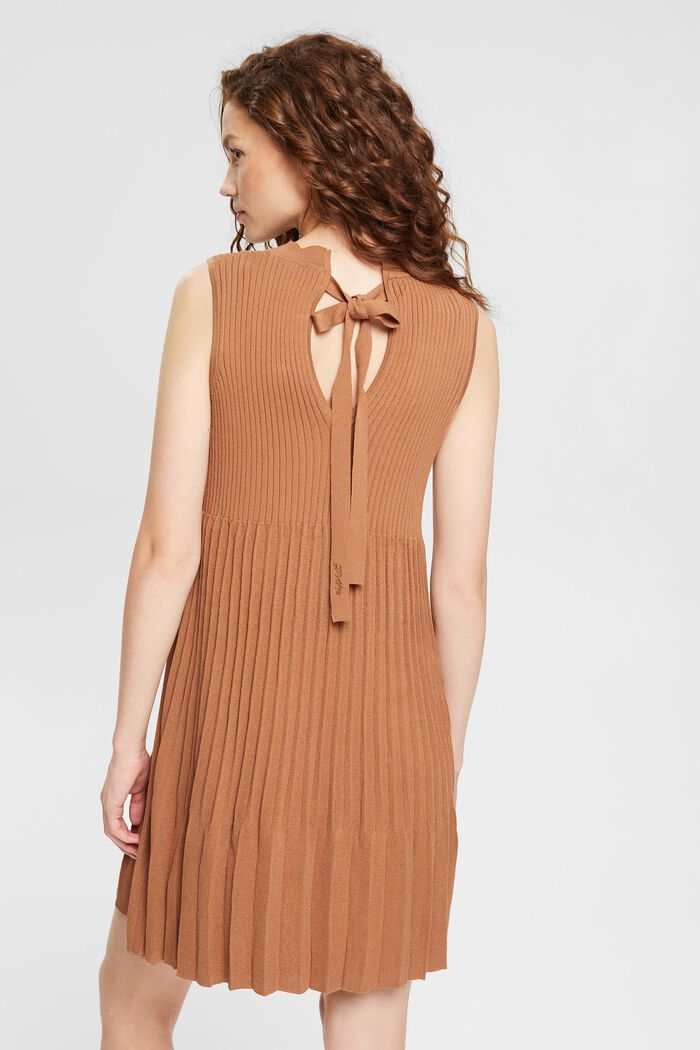 Přiléhavé plisované šaty s rozšířenou sukní, BROWN, detail image number 3
