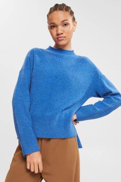 S vlnou: nadýchaný pulovr se stojáčkem