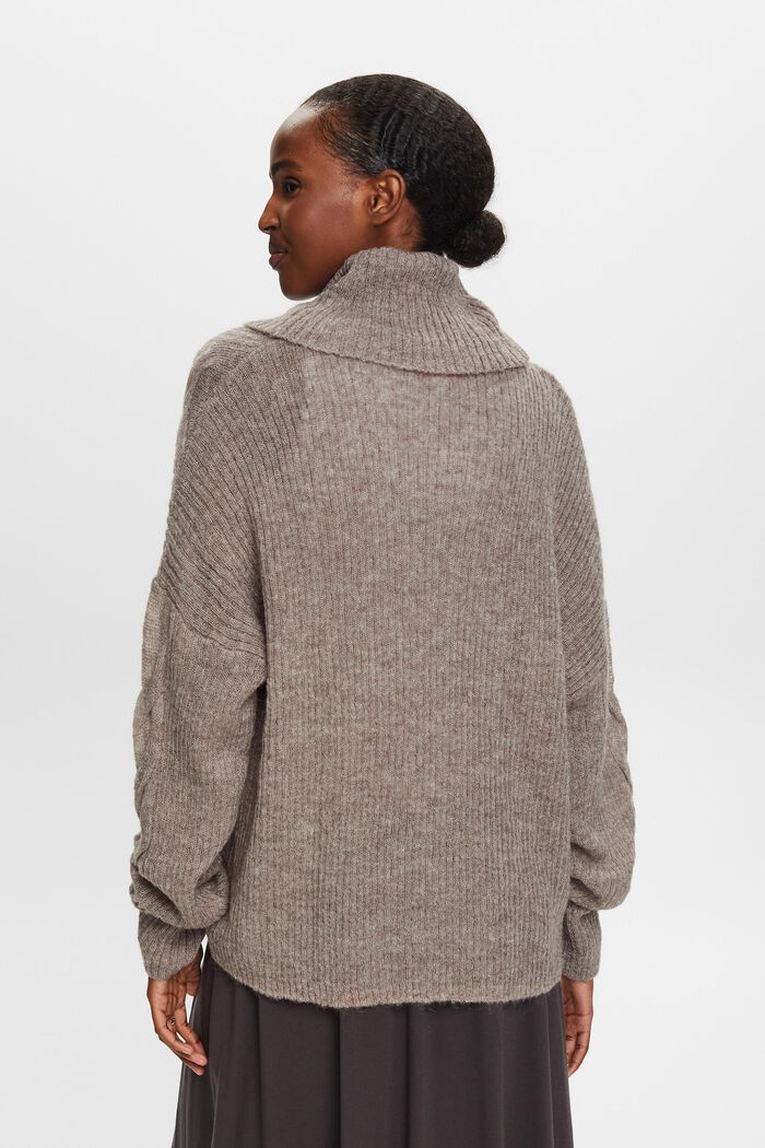 Pletený pulovr s copánkovým vzorem a s nízkým rolákem, BROWN GREY, detail image number 5