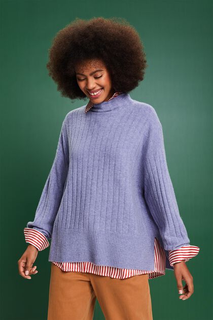 Plochý pulovr z žebrové pleteniny