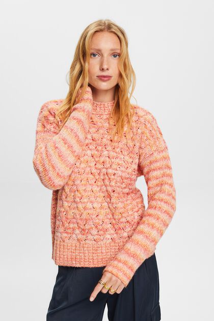 Pruhovaný pulovr z copánkové pleteniny