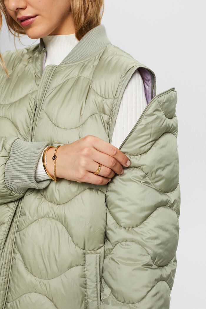 Z recyklovaného materiálu: prošívaný kabát s možností přeměny na vestu, DUSTY GREEN, detail image number 2