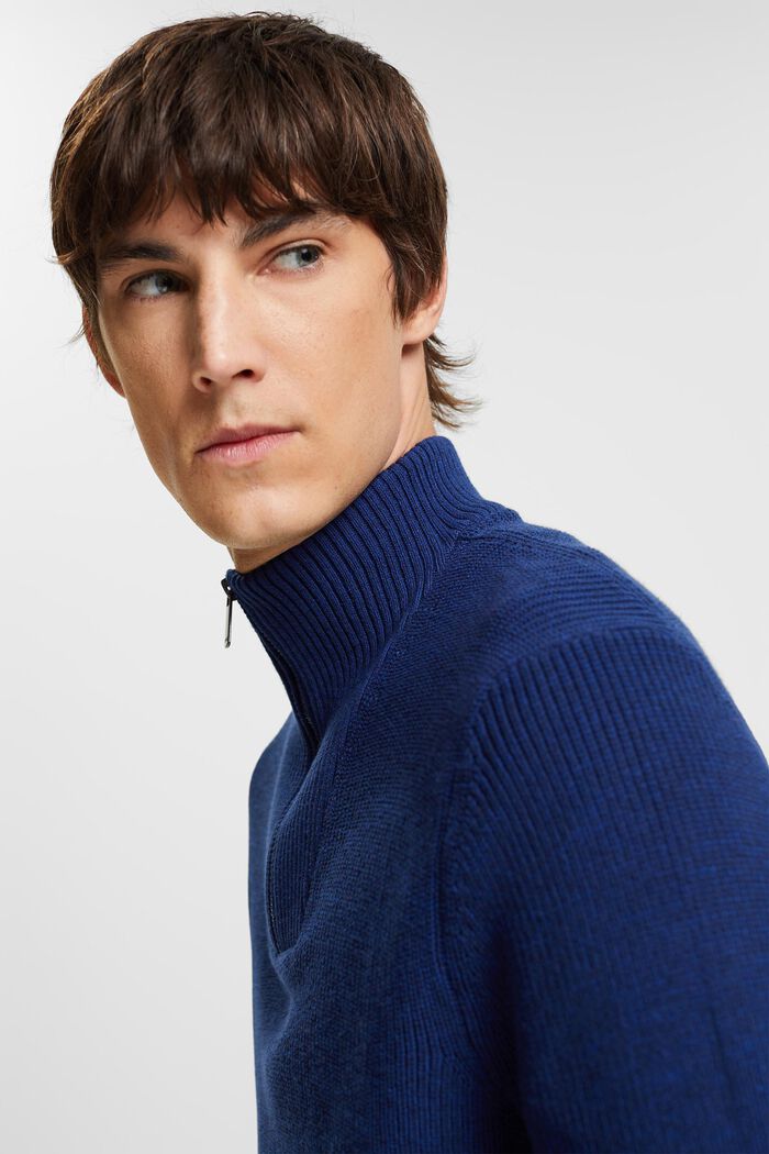 Pletený svetr s polovičním zipem
