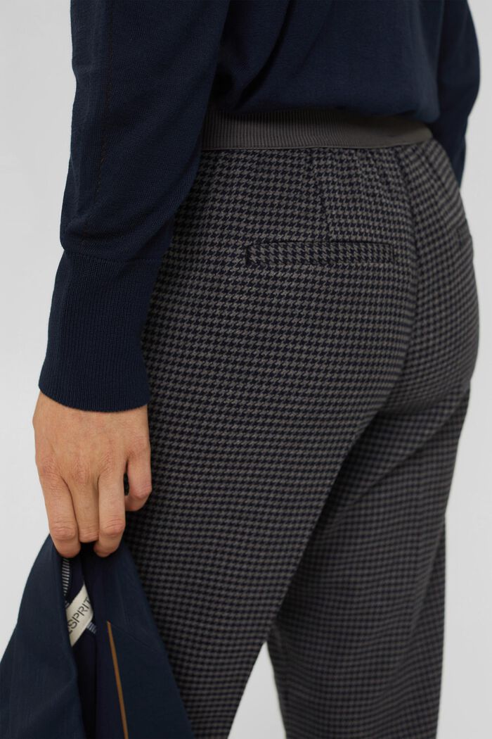 Z recyklovaného materiálu: strečové kalhoty se vzorem, DARK GREY, detail image number 5