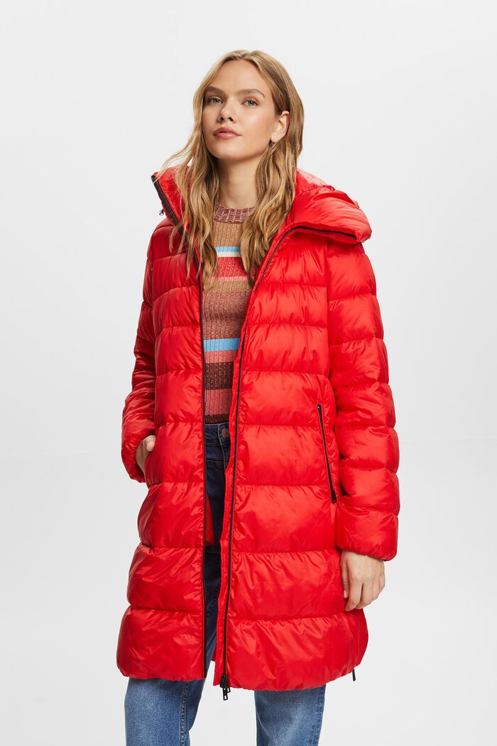 Z recyklovaného materiálu: péřový kabát s kapucí, RED, detail image number 0