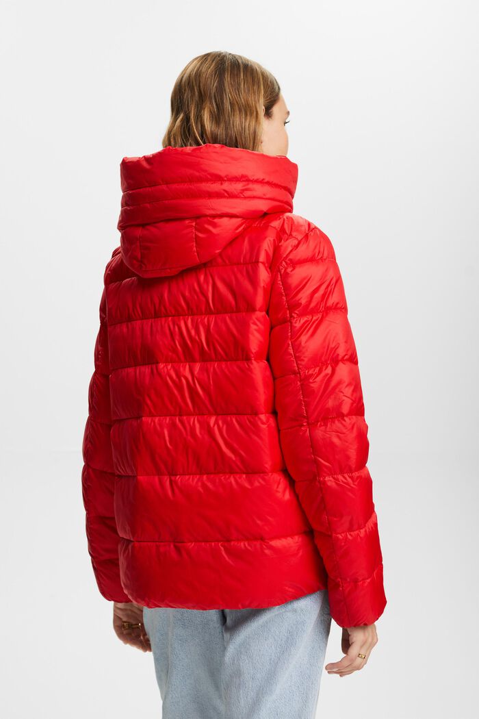 Z recyklovaného materiálu: péřová bunda s kapucí, RED, detail image number 3