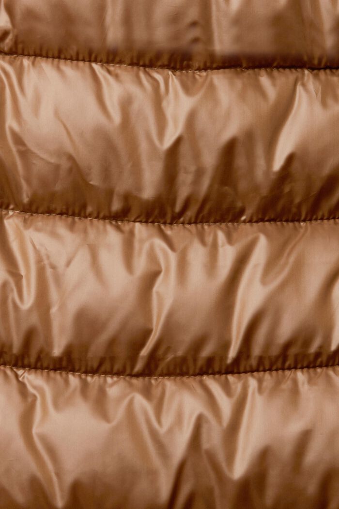 Z recyklovaného materiálu: prošívaná vesta s odepínací kapucí, TOFFEE, detail image number 1