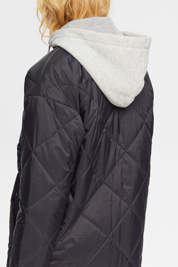 Prošívaný kabát s odnímatelnou kapucí z teplákoviny, BLACK, detail image number 4