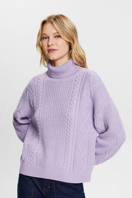 Pletený pulovr s copánkovým vzorem a s nízkým rolákem