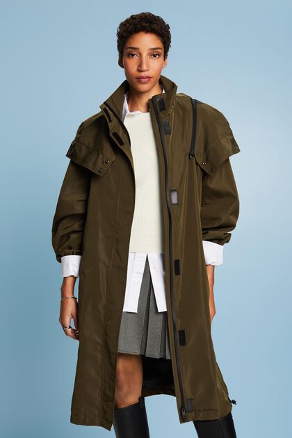 Kabát s odnímatelnou kapucí