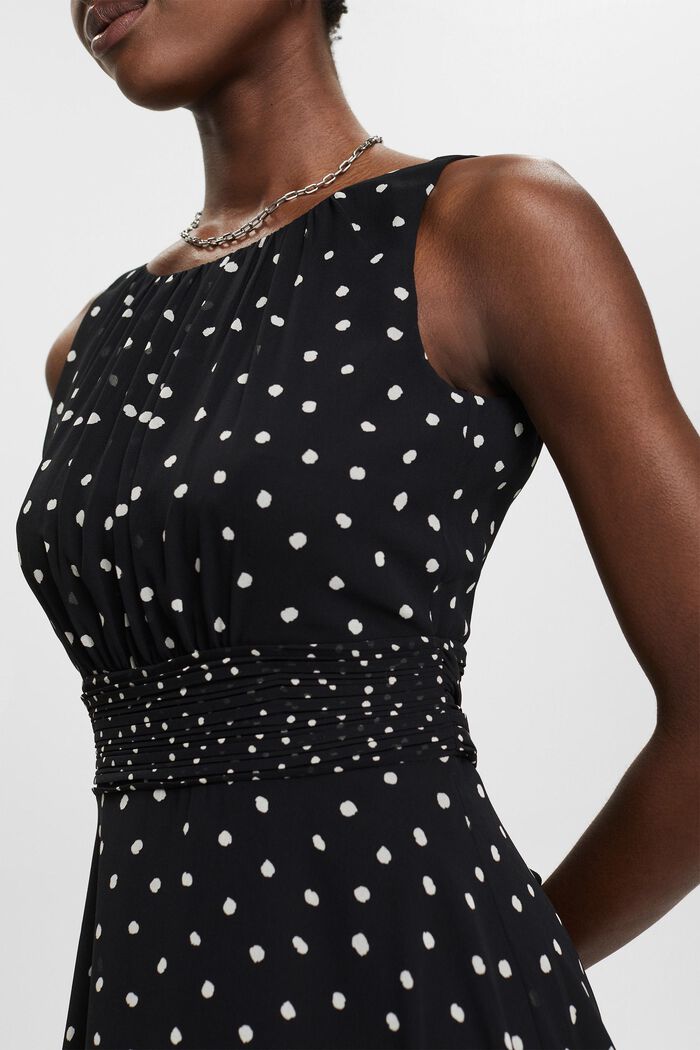 Z recyklovaného materiálu: šifonové šaty s nařaseným pasem, BLACK, detail image number 2