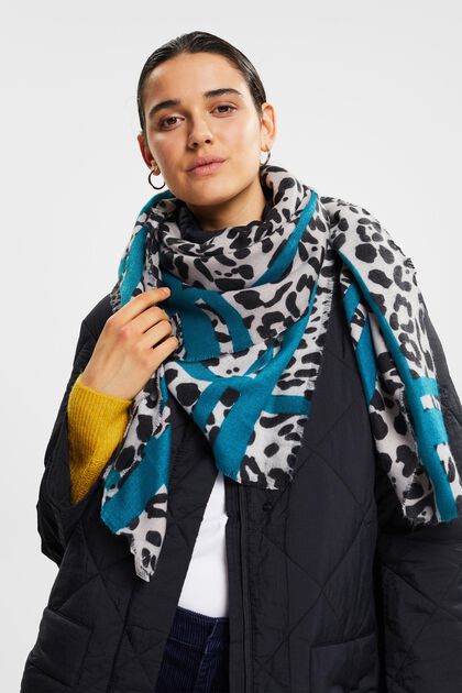 Z recyklovaného materiálu: šátek s levhartím vzorem