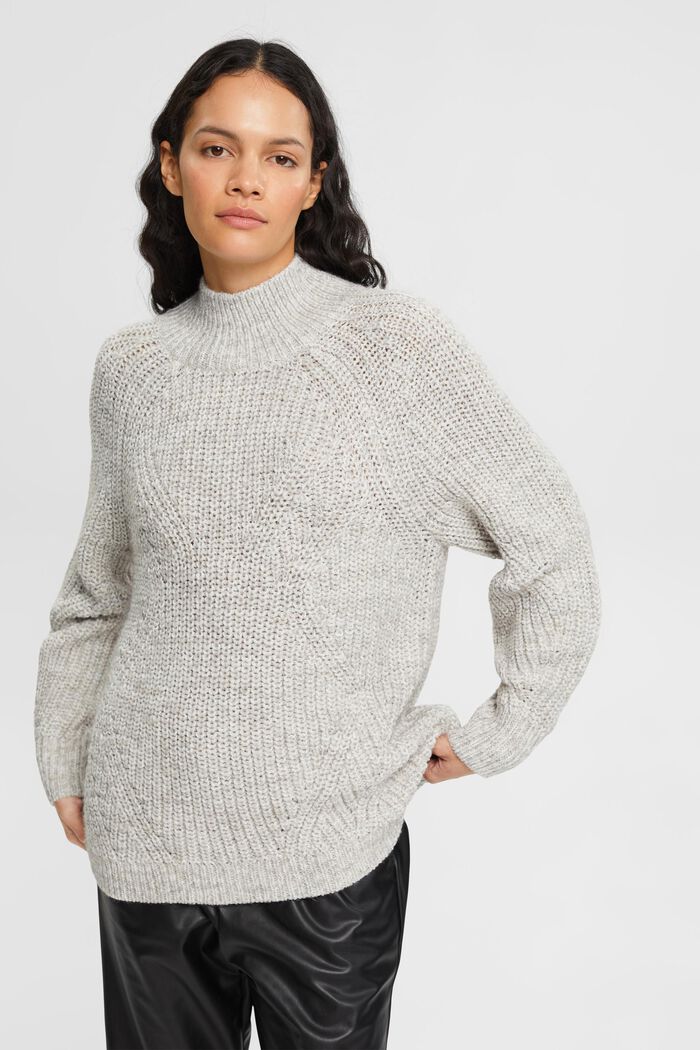 Pletený svetr se stojáčkem