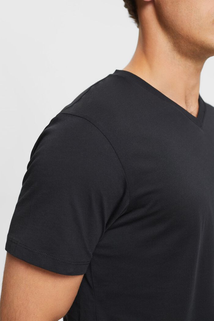 Tričko se špičatým výstřihem, z udržitelné bavlny, BLACK, detail image number 0