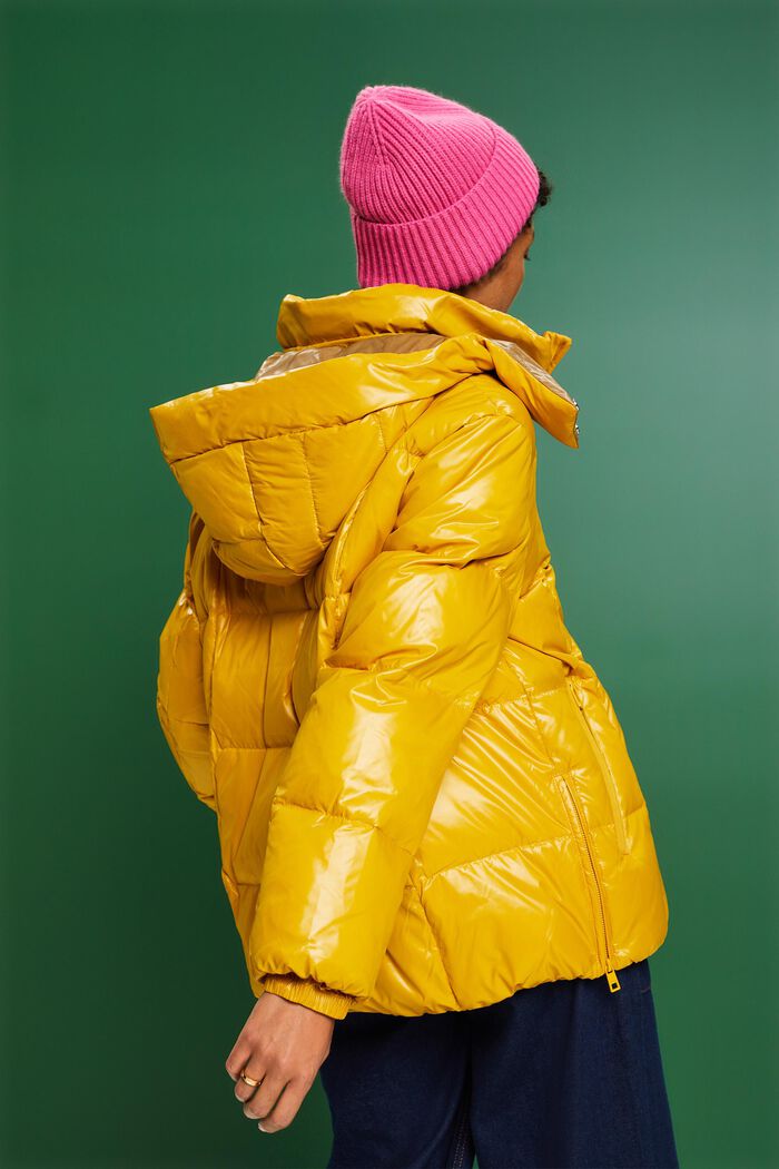 Z recyklovaného materiálu: péřová bunda s prachovým peřím, AMBER YELLOW, detail image number 2