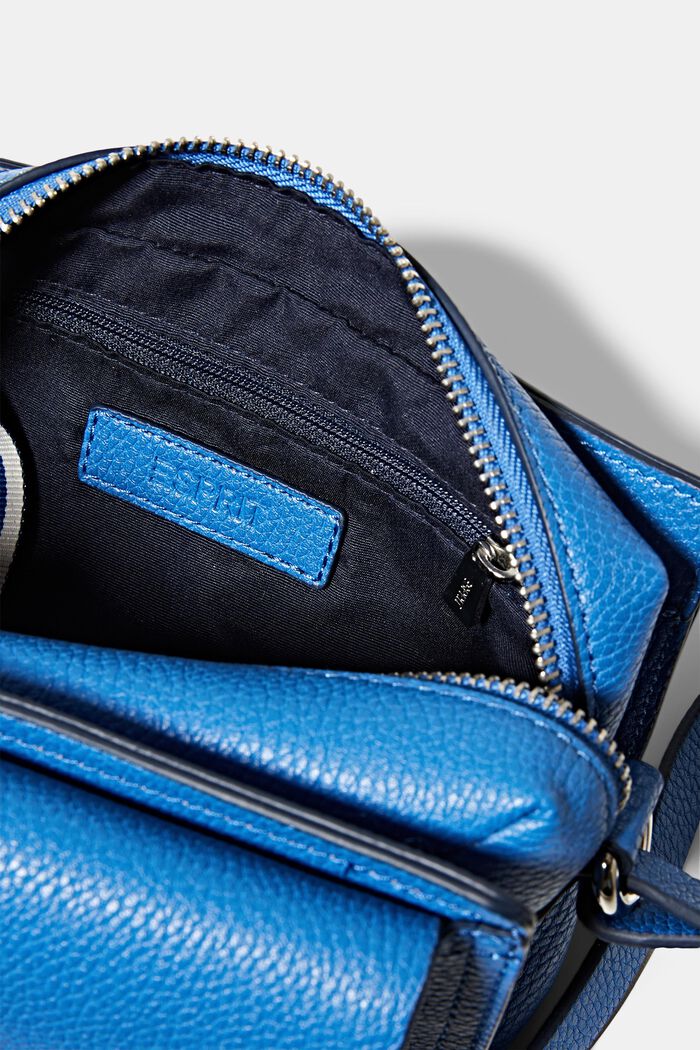 Malá kabelka přes rameno, se vzhledem kůže, BLUE, detail image number 3