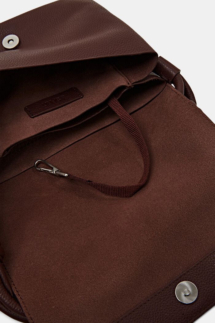Malá kožená kabelka s klopou, BROWN, detail image number 3