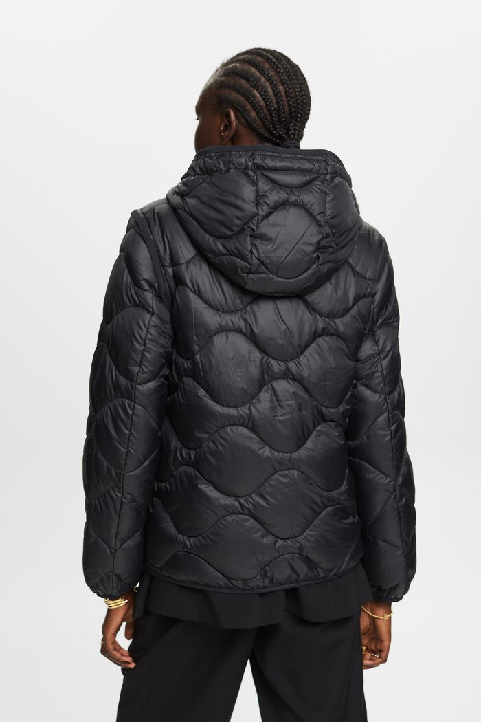 Z recyklovaného materiálu: prošívaná bunda s kapucí, kterou lze proměnit na vestu, BLACK, detail image number 3