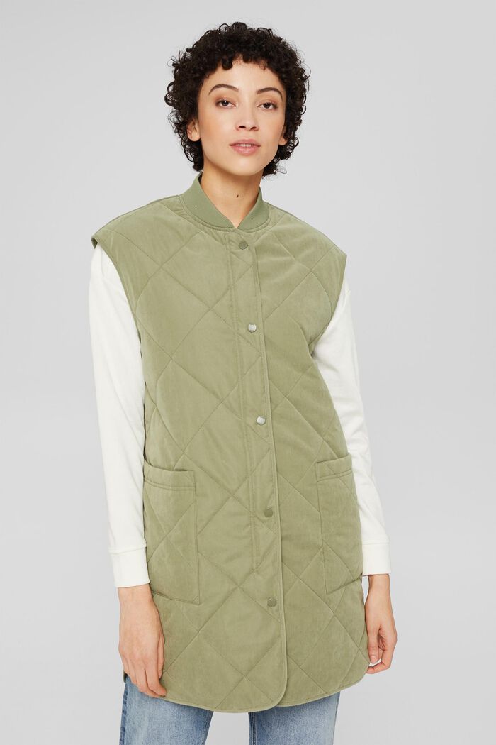Z recyklovaného materiálu: prošívaná vesta se zapínáním na zip