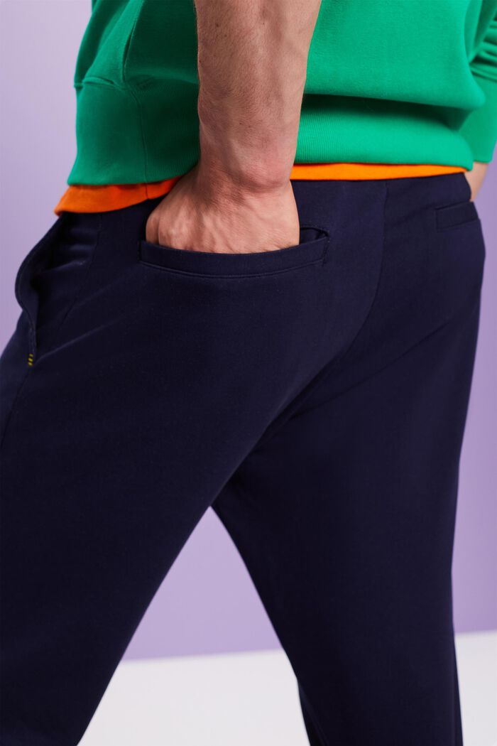 Kalhoty s rovnými liniemi, ze směsi s bio bavlnou, BLUE RINSE, detail image number 2