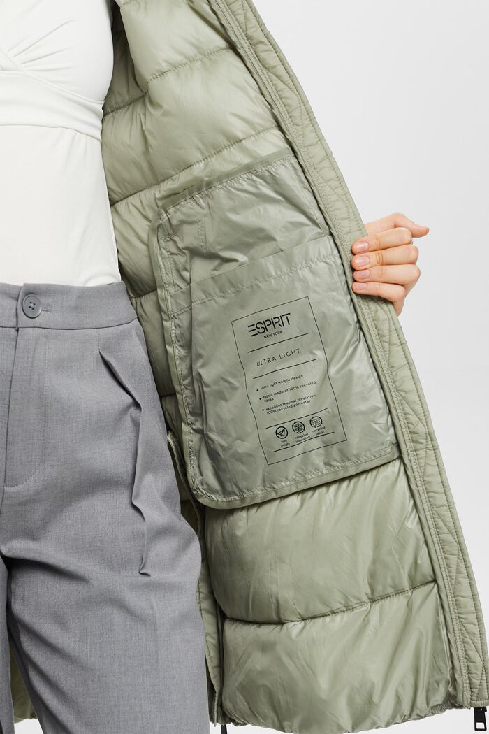 Z recyklovaného materiálu: péřový kabát s kapucí, DUSTY GREEN, detail image number 5