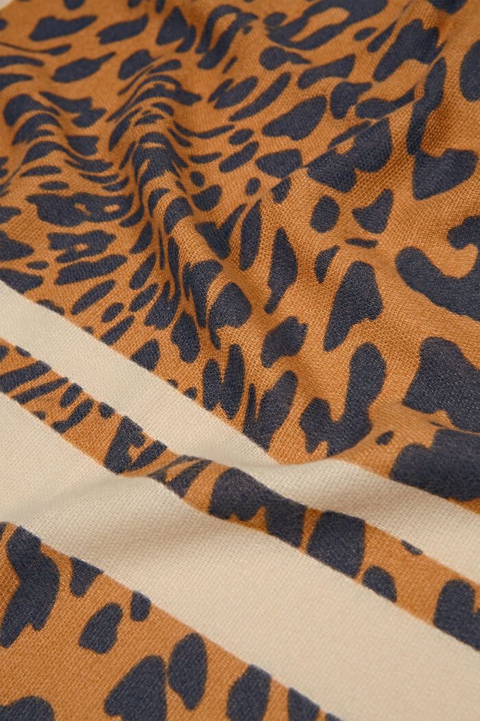 Z recyklovaného materiálu: šátek s levhartím vzorem, BARK, detail image number 2