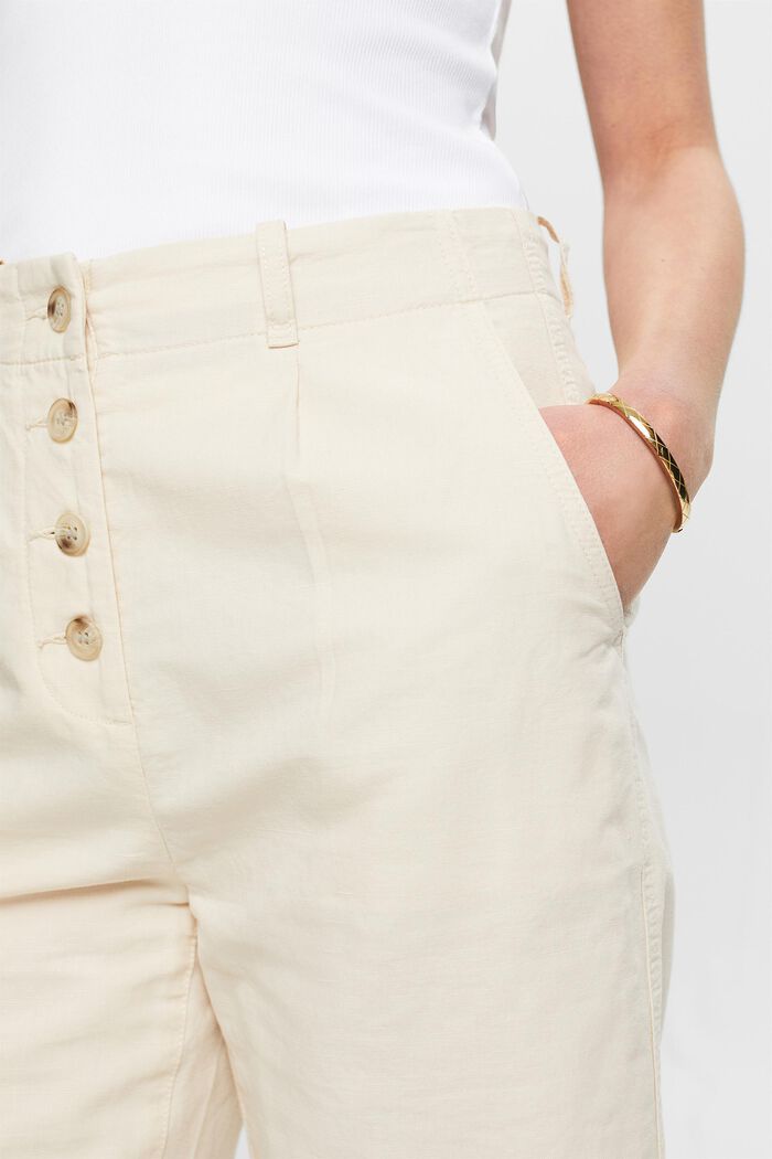 Šortky s kalhotovým rozparkem na knoflíky, CREAM BEIGE, detail image number 4