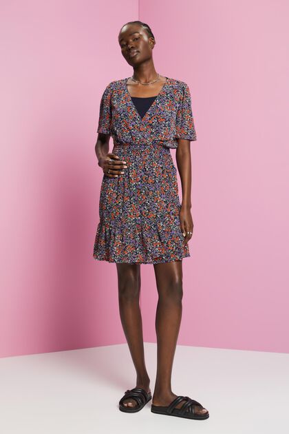 Květované mini šaty s řaseným pasem