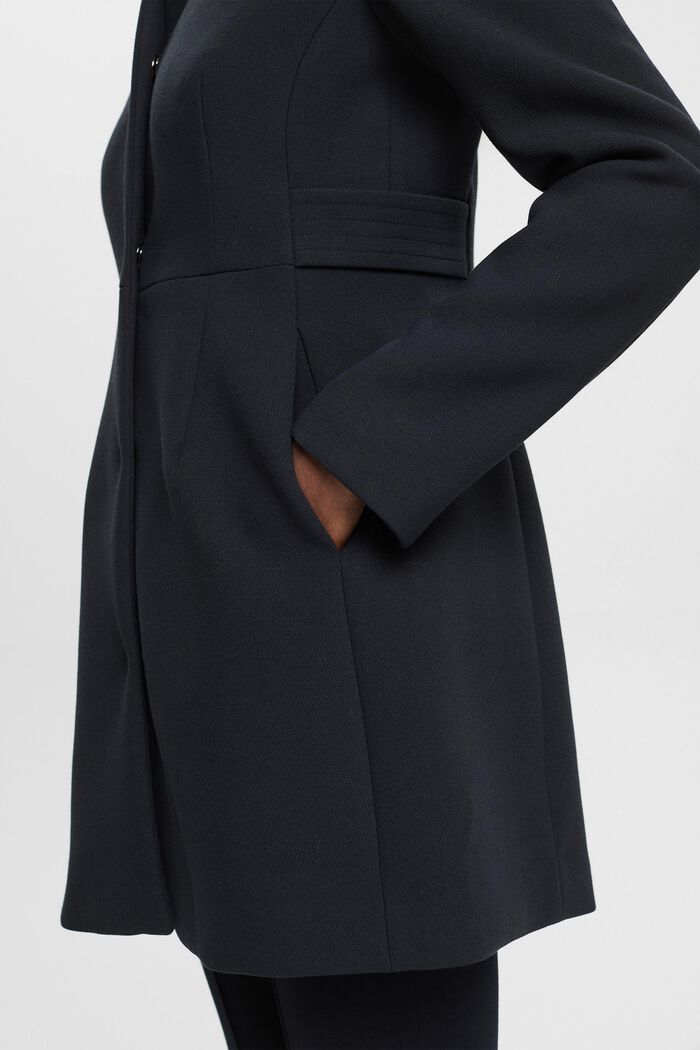 Vypasovaný kabát s límcem s obrácenými klopami, BLACK, detail image number 4