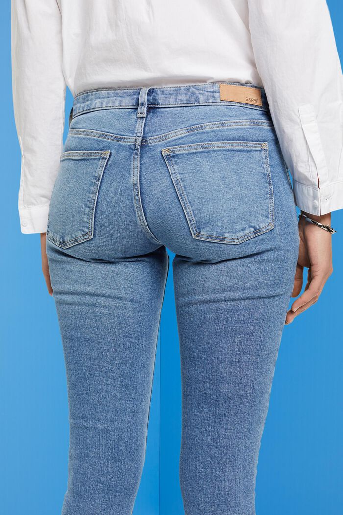 Úzké skinny džíny se středně vysokým pasem a kapsami na zip, BLUE LIGHT WASHED, detail image number 4